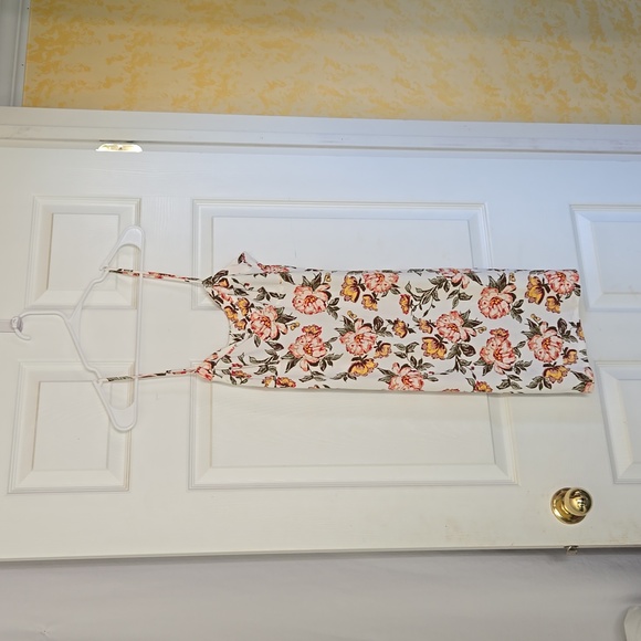 Dress small says large - Picture 1 of 5